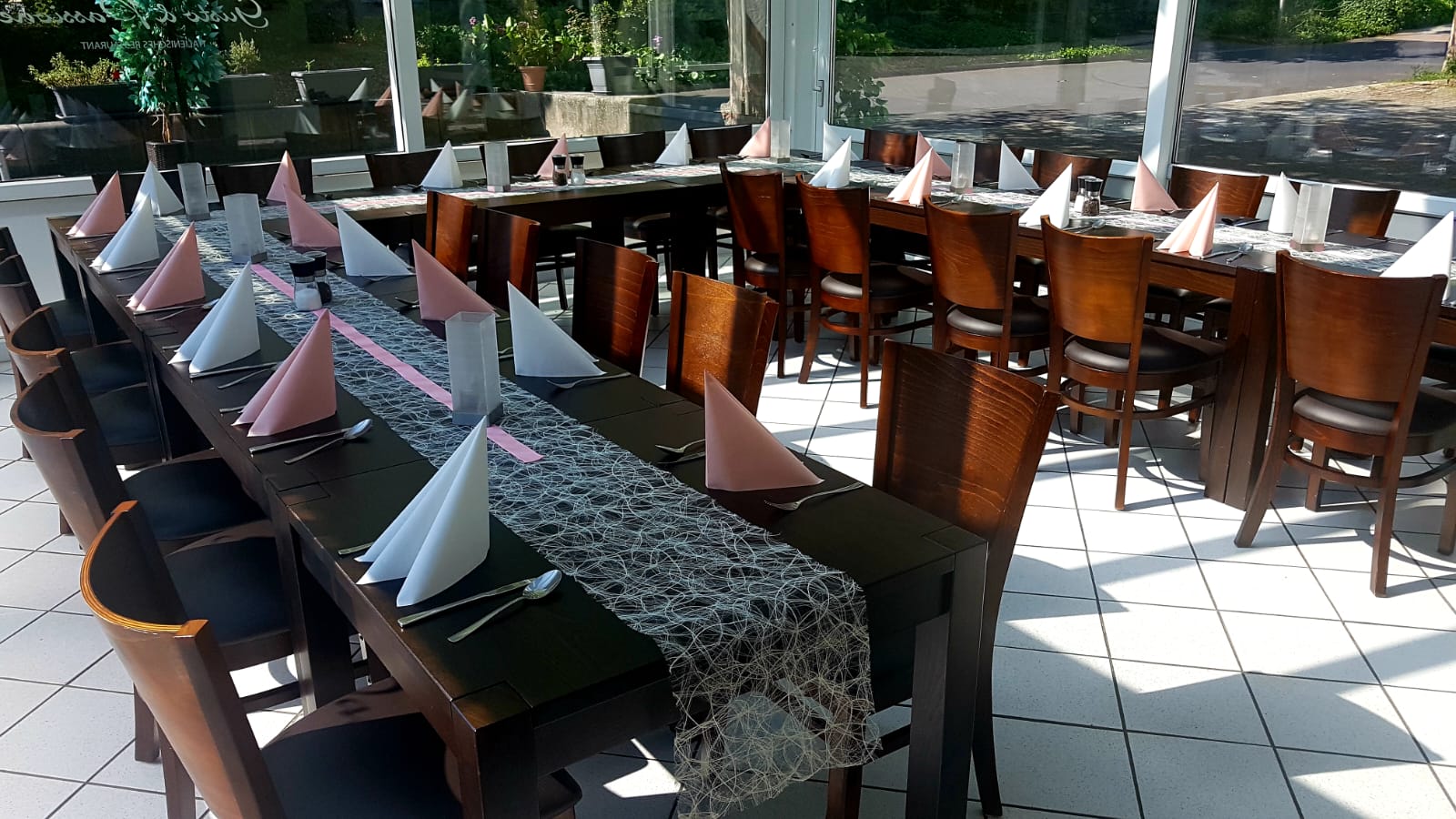 Frisch zubereitete Pizza im Ristorante Gusto & Passione